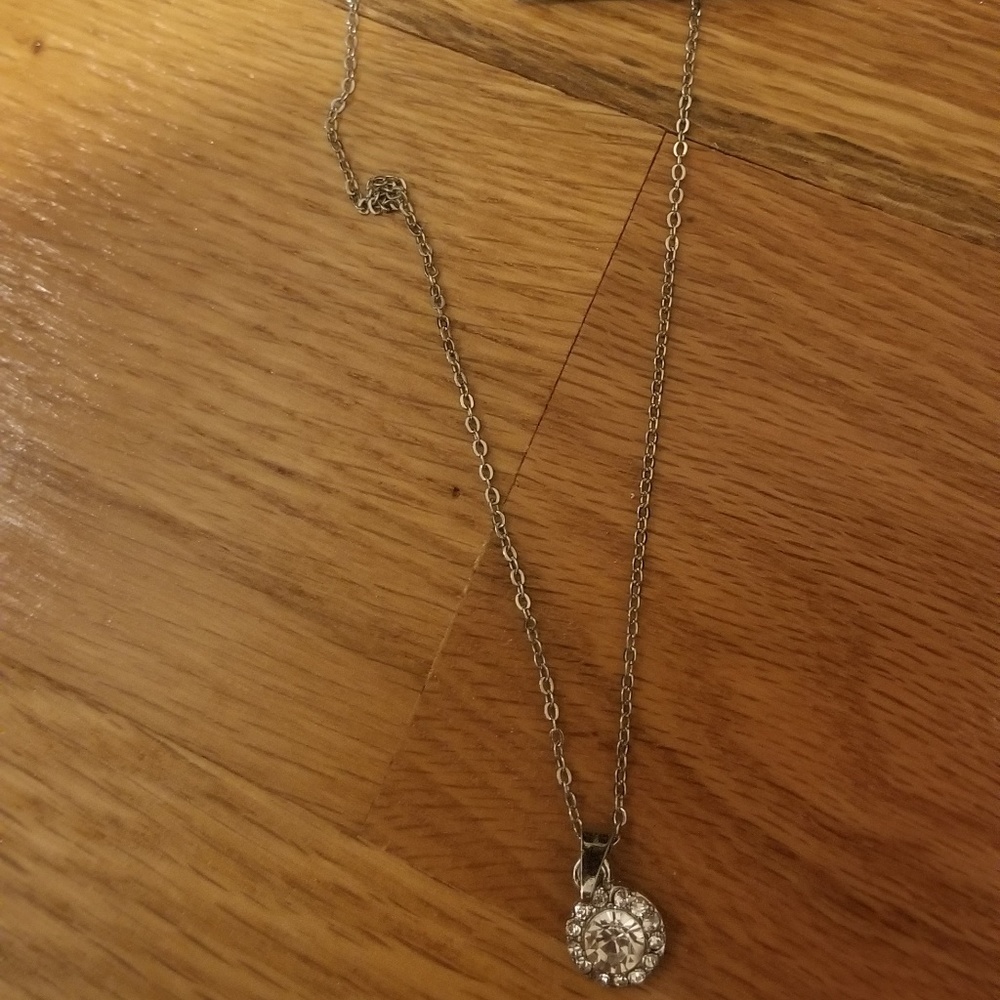 Brand new necklace.Great for dressing up an outfit